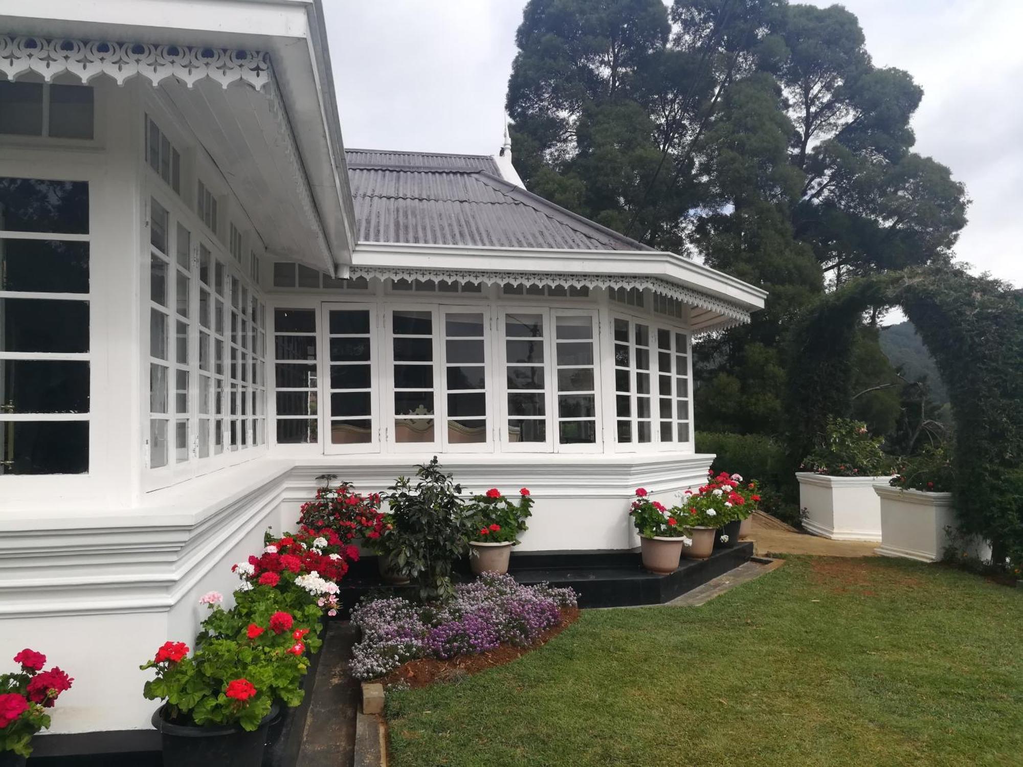 The Clovelly Bungalow Нувара-Элия Экстерьер фото
